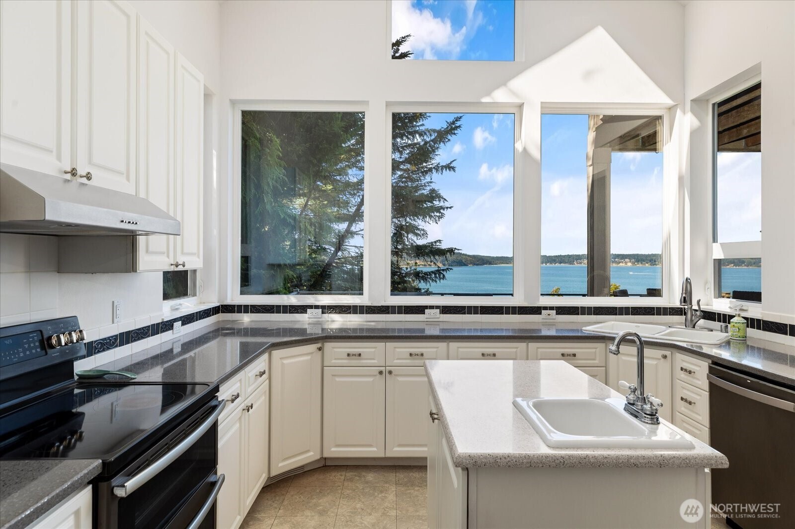 3193 Fox Spit Road Property Photo 12