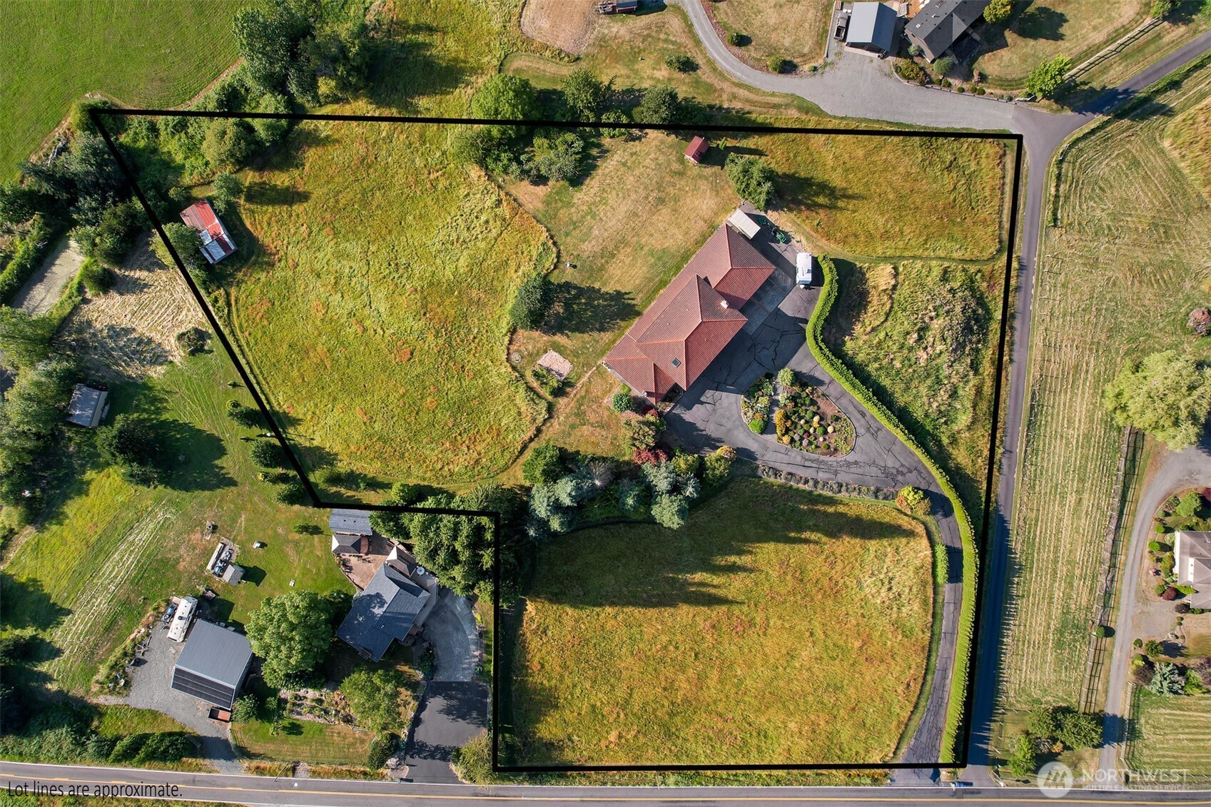 2752 Douglas Road Property Photo 3