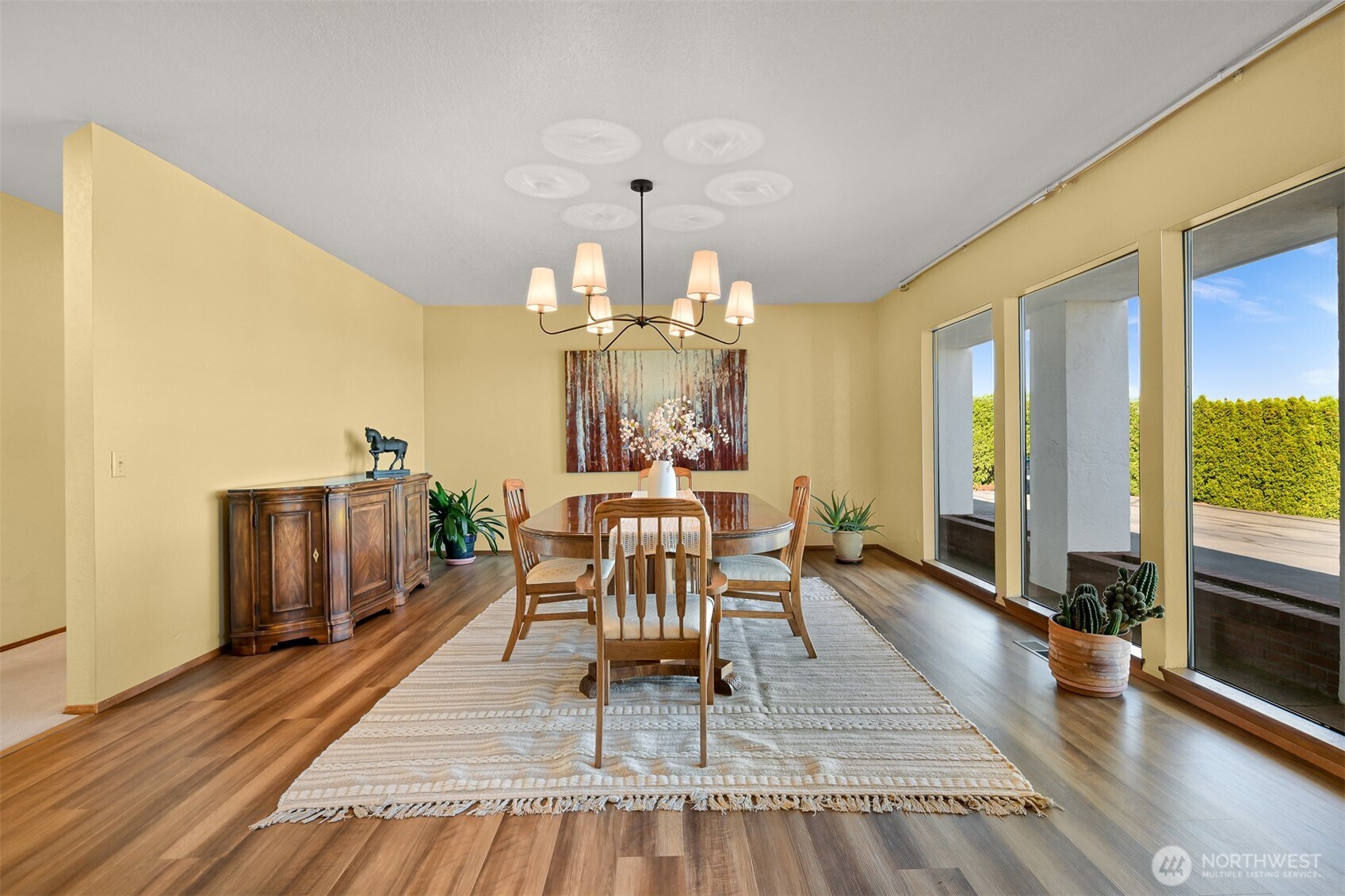 2752 Douglas Road Property Photo 13