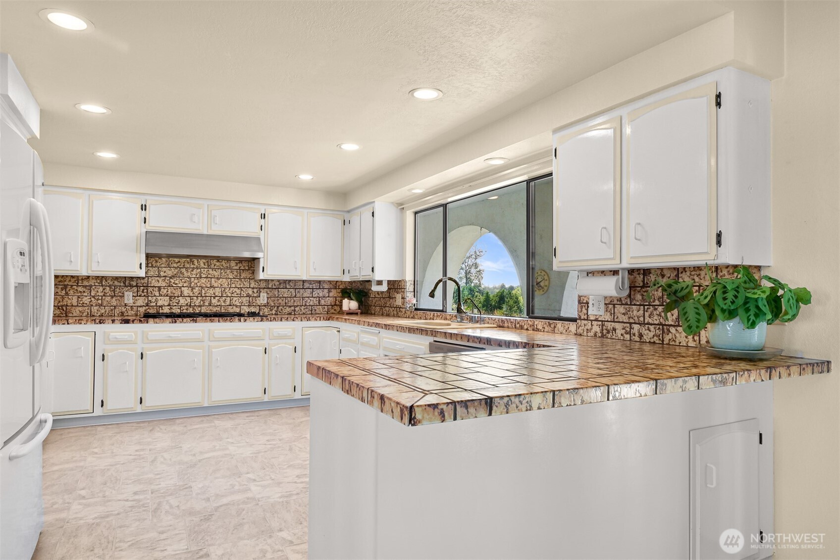 2752 Douglas Road Property Photo 17