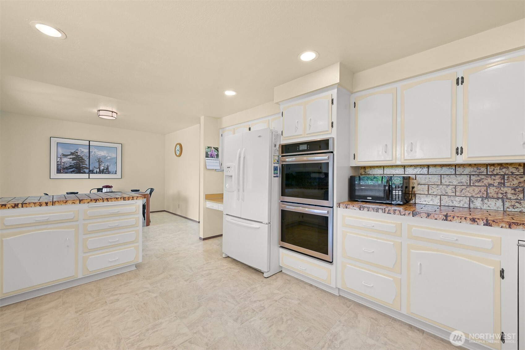 2752 Douglas Road Property Photo 19