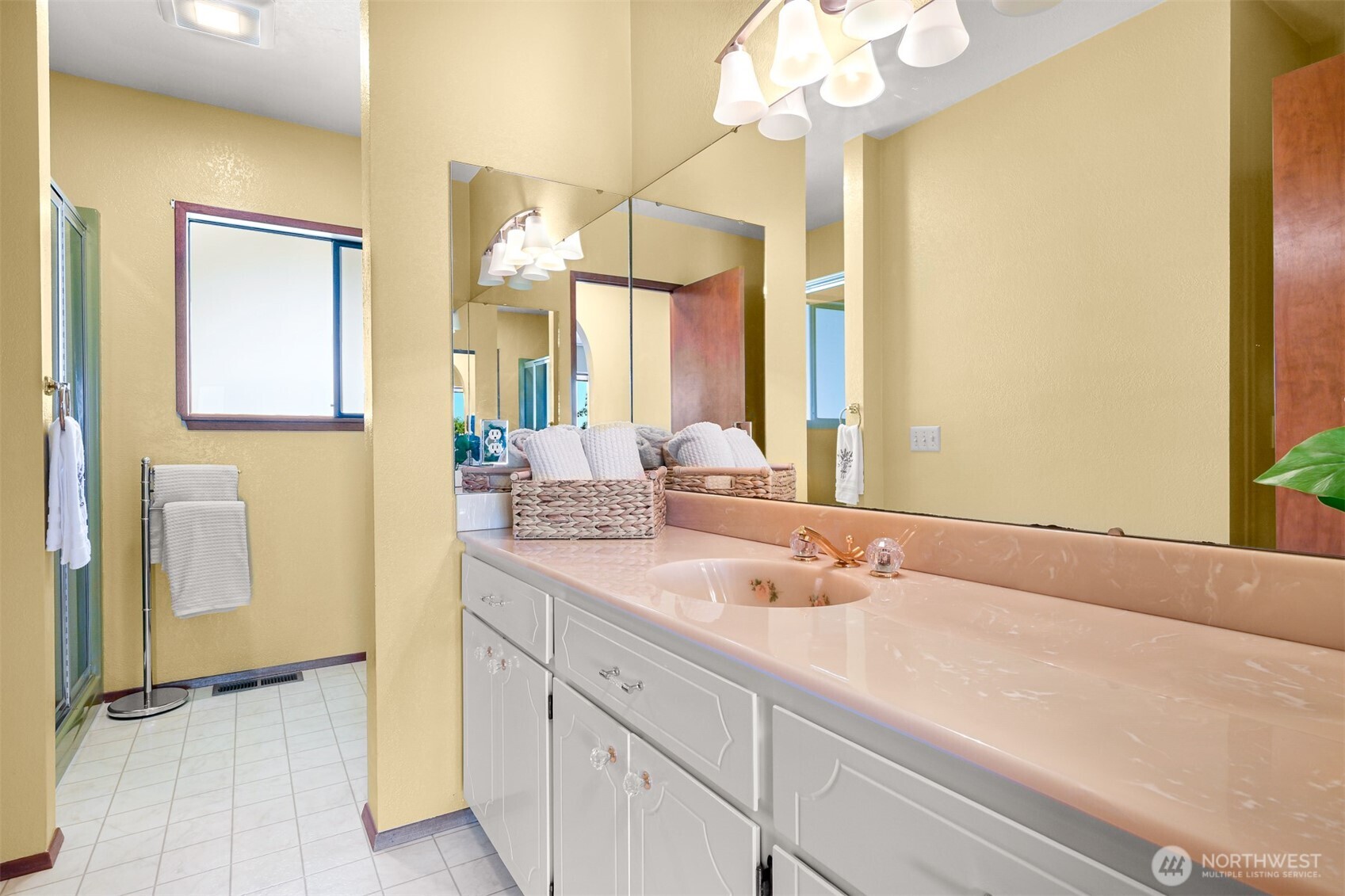 2752 Douglas Road Property Photo 20