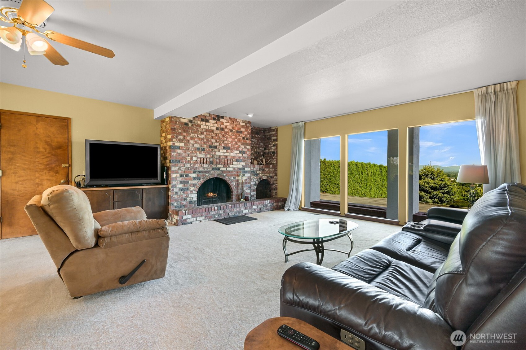 2752 Douglas Road Property Photo 21