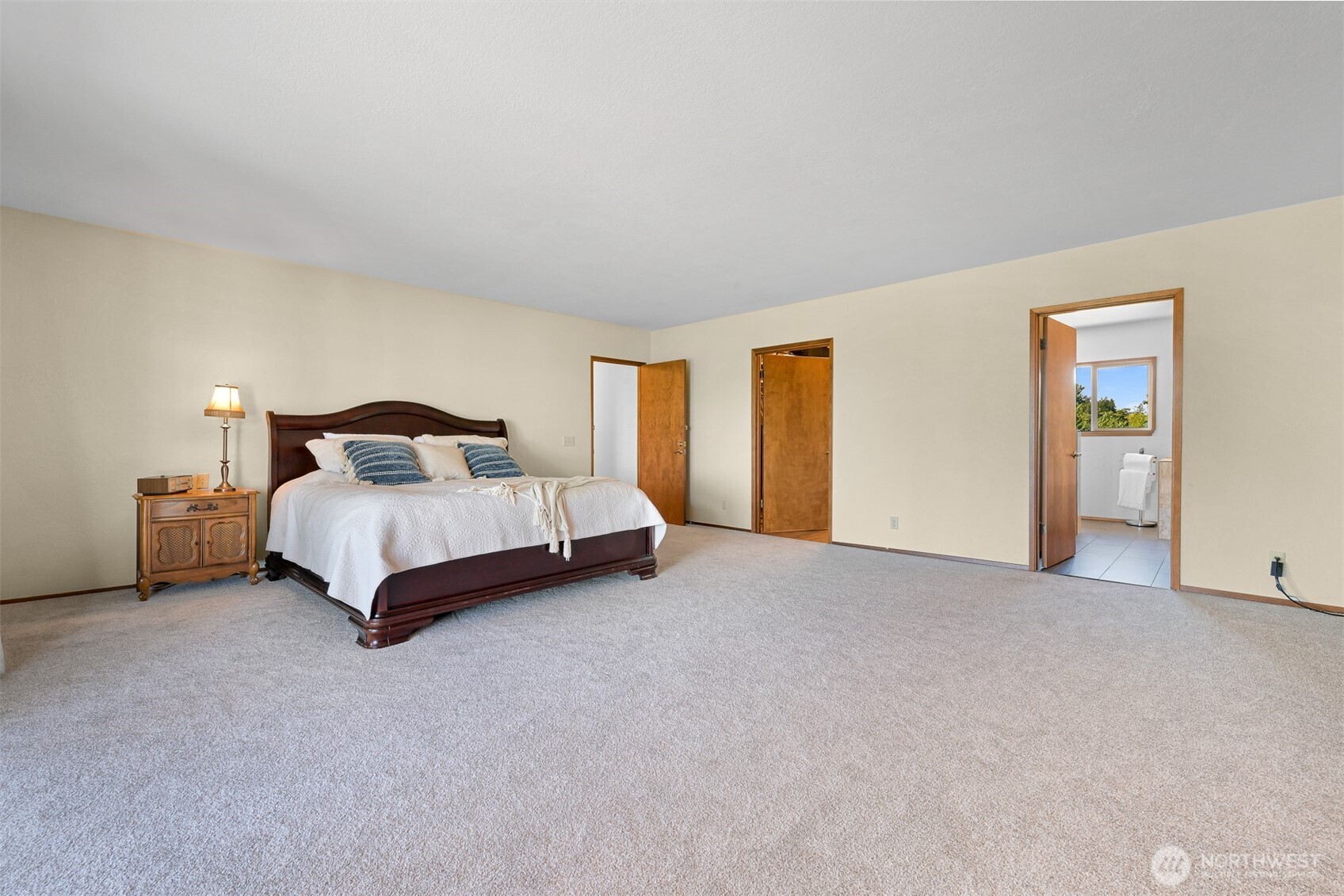 2752 Douglas Road Property Photo 28