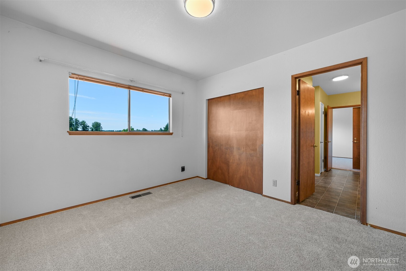 2752 Douglas Road Property Photo 31