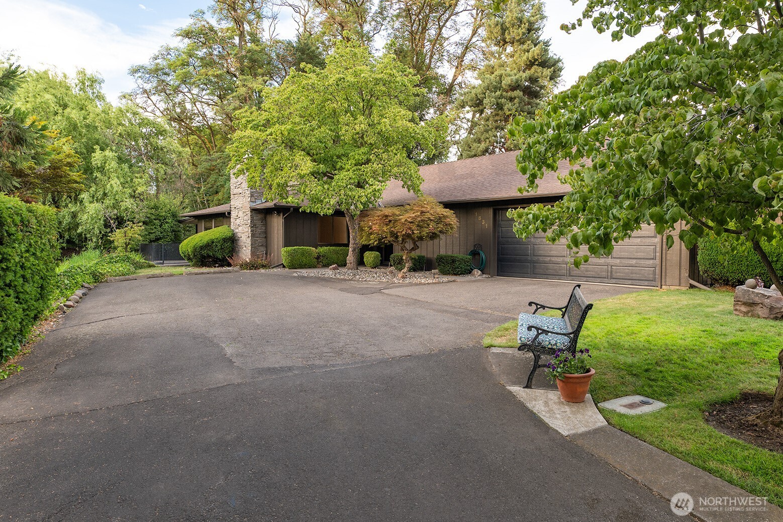1831 Rustic Place Property Photo 3