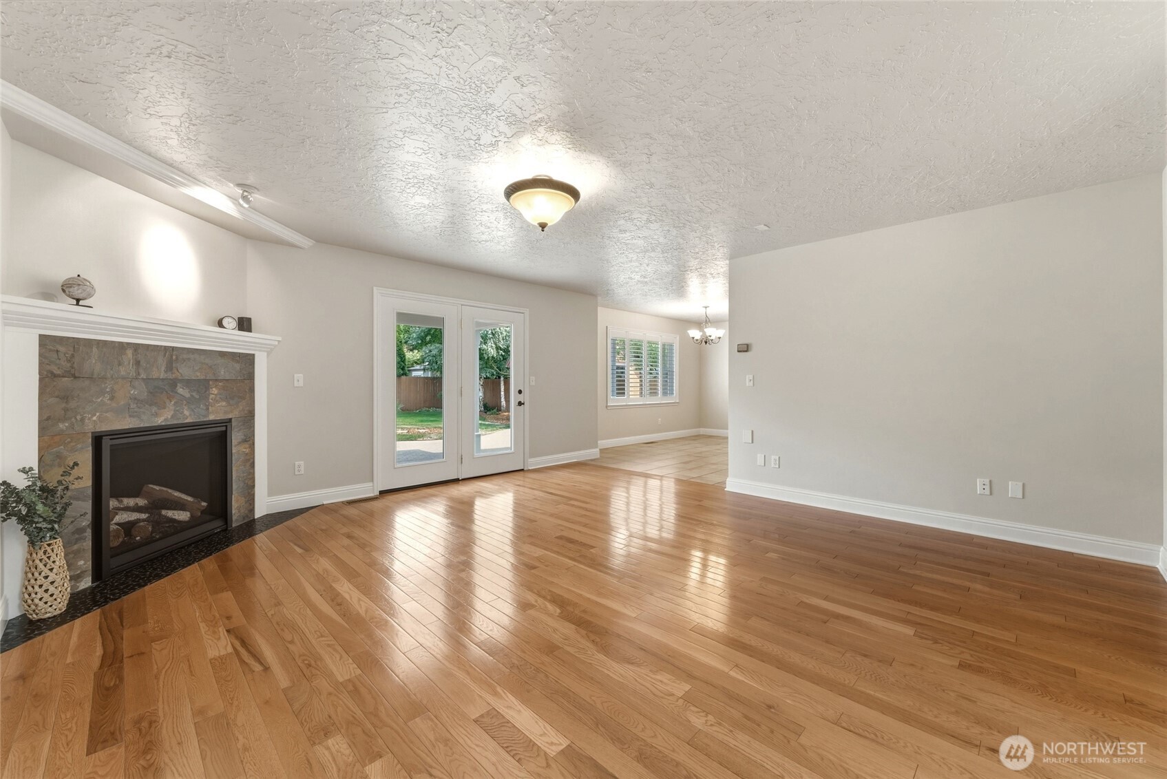 1854 Woodmere Loop Property Photo 6
