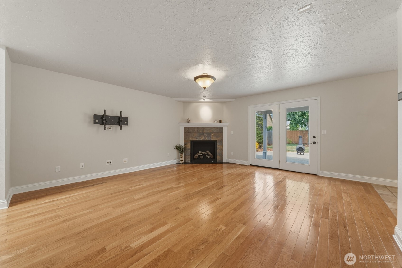 1854 Woodmere Loop Property Photo 8