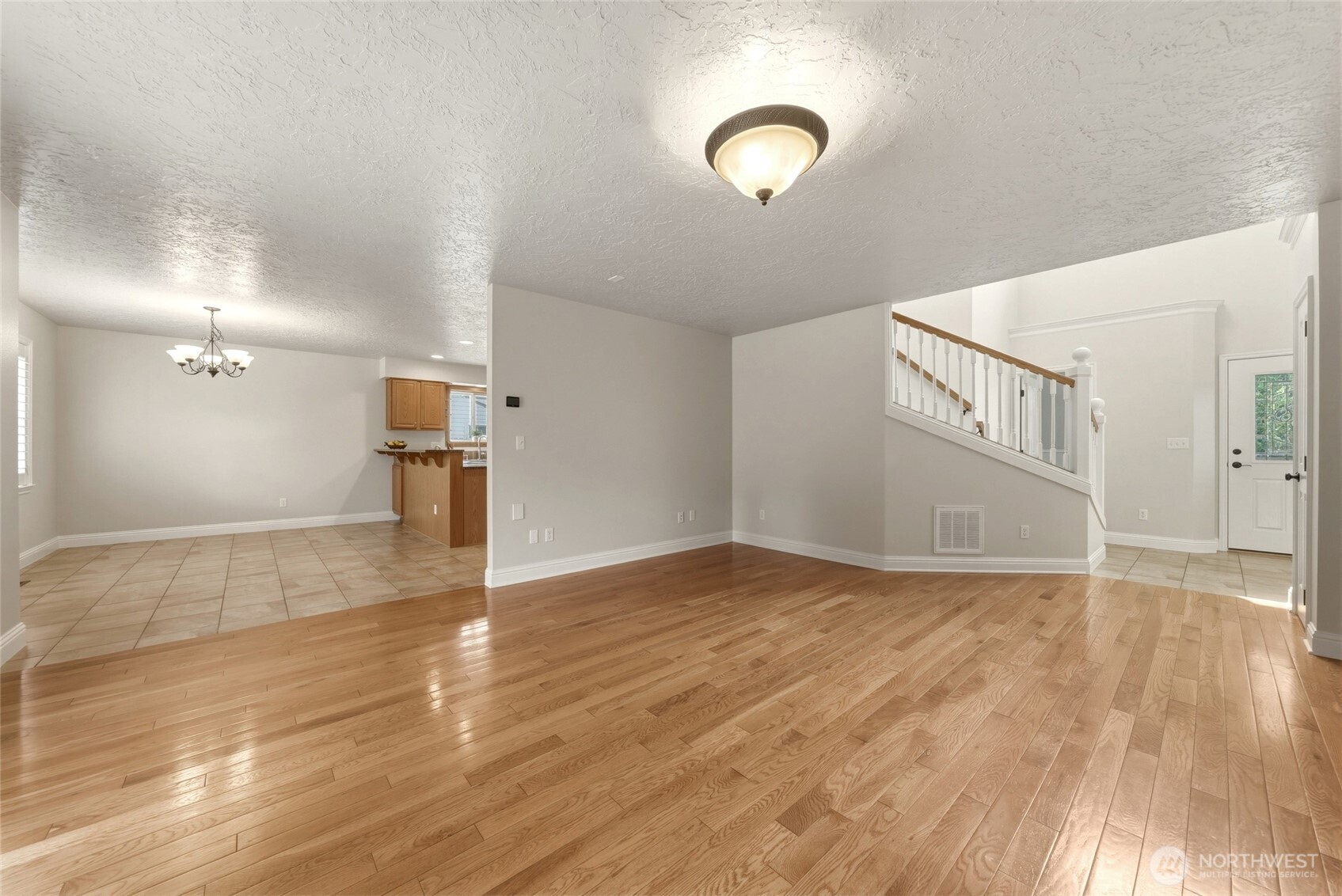 1854 Woodmere Loop Property Photo 9