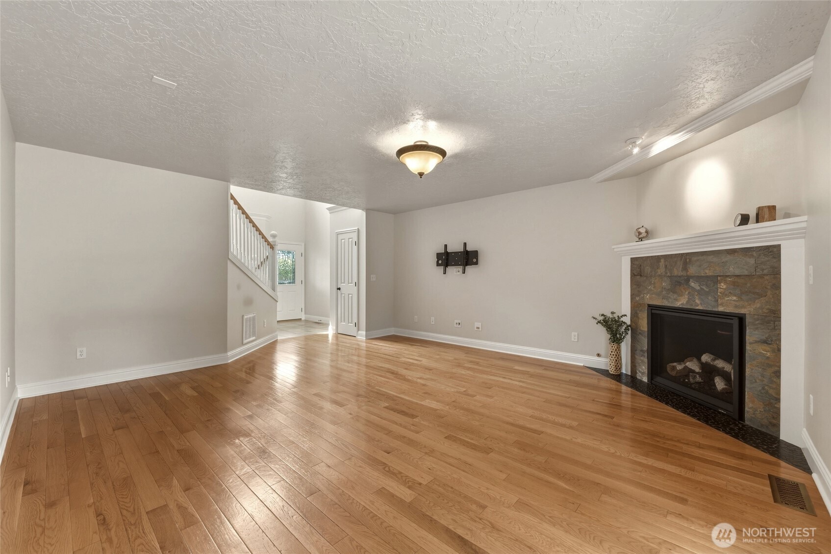 1854 Woodmere Loop Property Photo 17