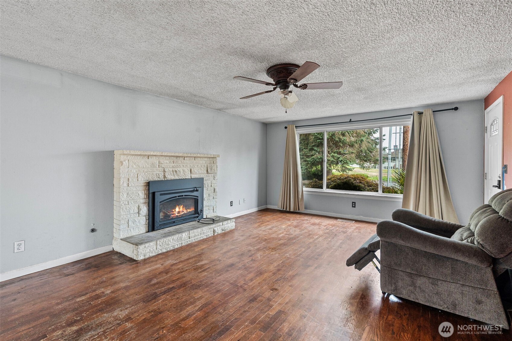 1805 N Vassault Street Property Photo 3