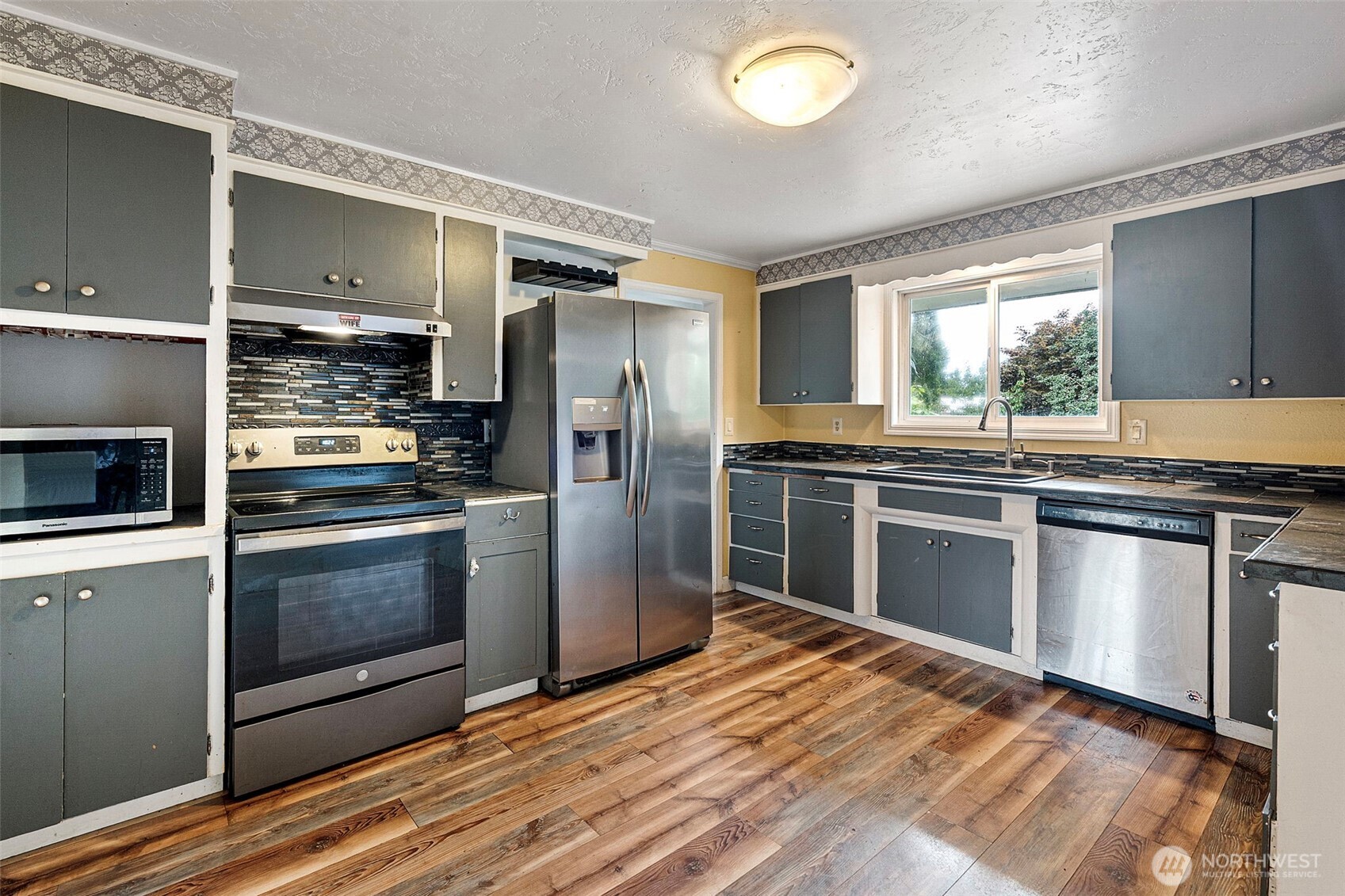1805 N Vassault Street Property Photo 6