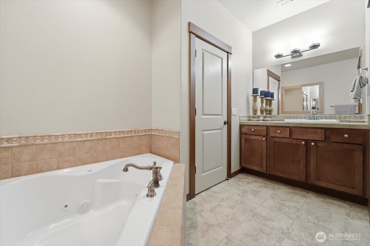 135 Red Hawk Drive Property Photo 22