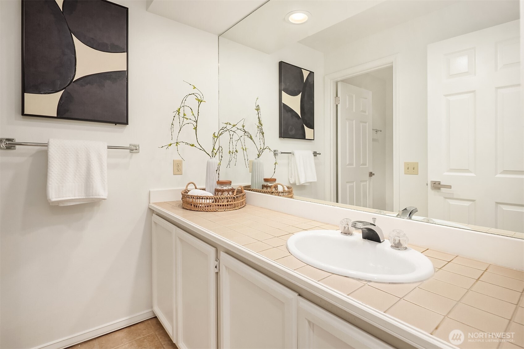 8531 Hunts Point Lane Property Photo 10