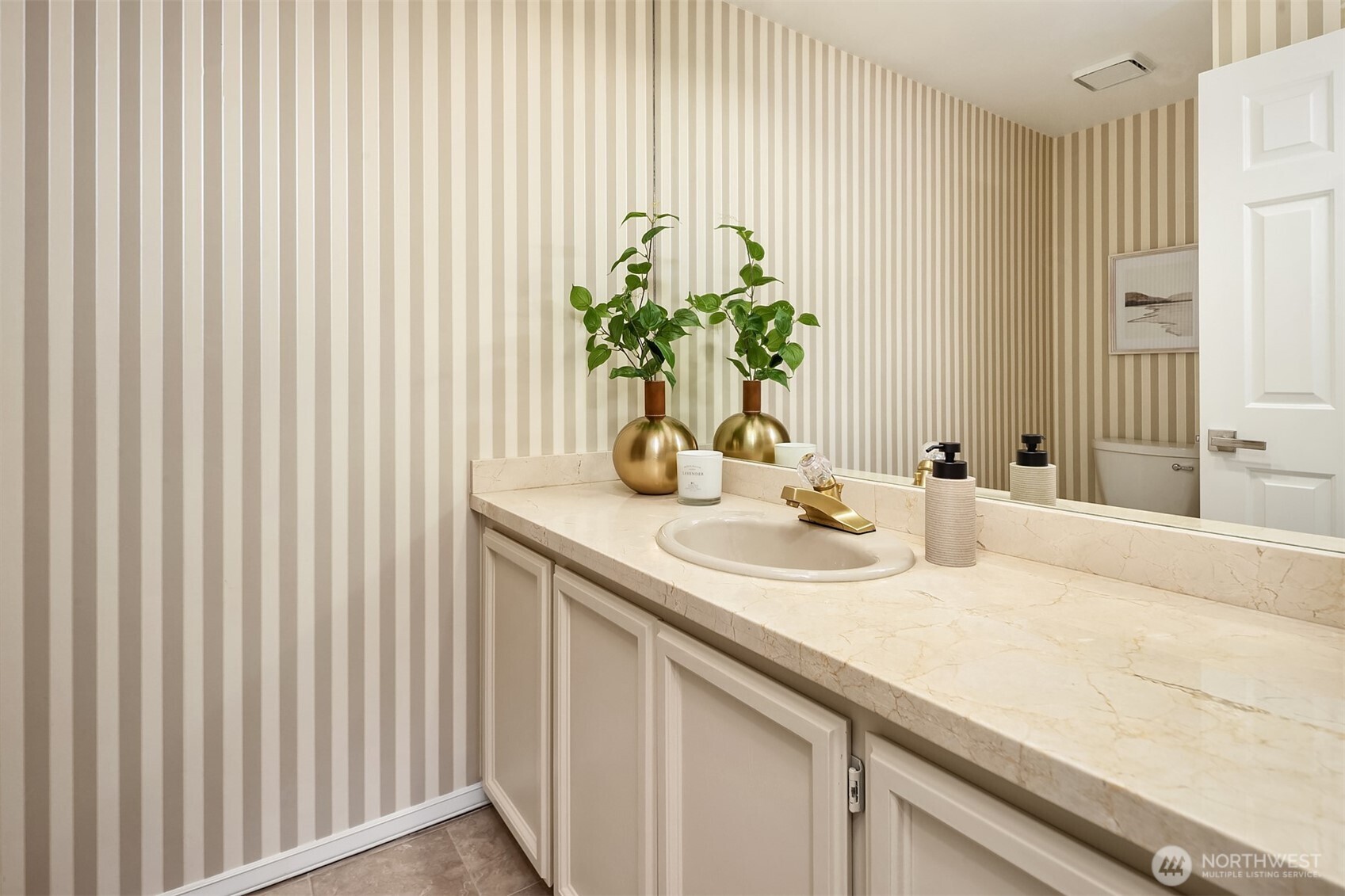 8531 Hunts Point Lane Property Photo 12