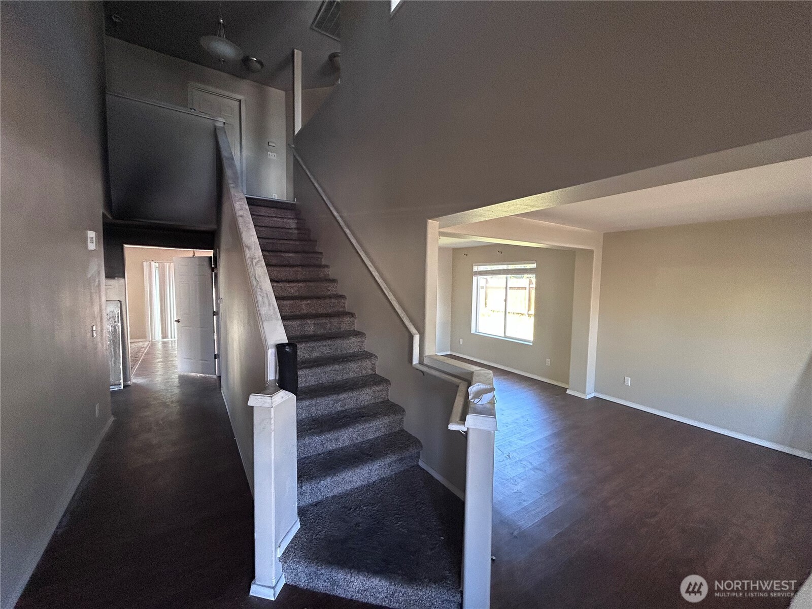 7304 35th Place Property Photo 3