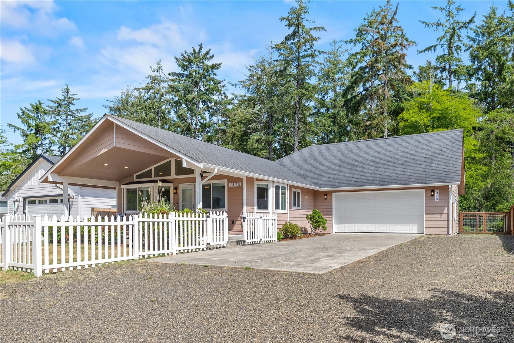378 Eridani Loop Property Photo 1