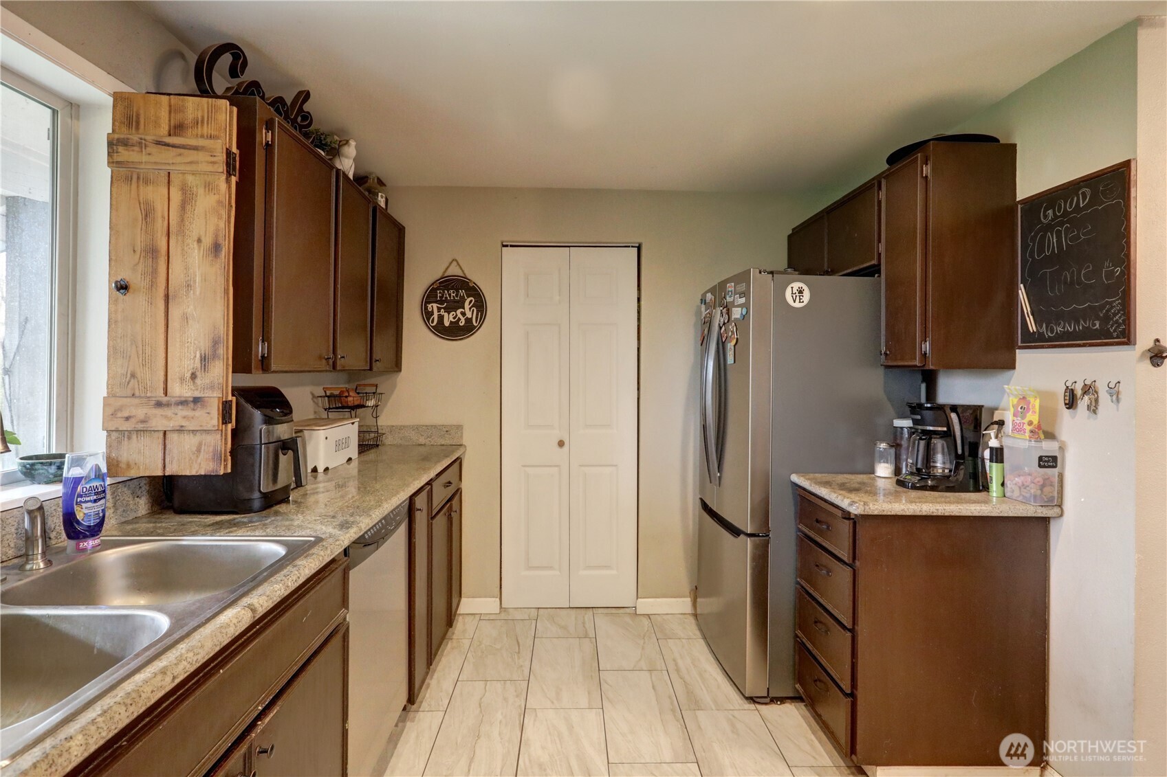 18005 Iris Place Property Photo 7