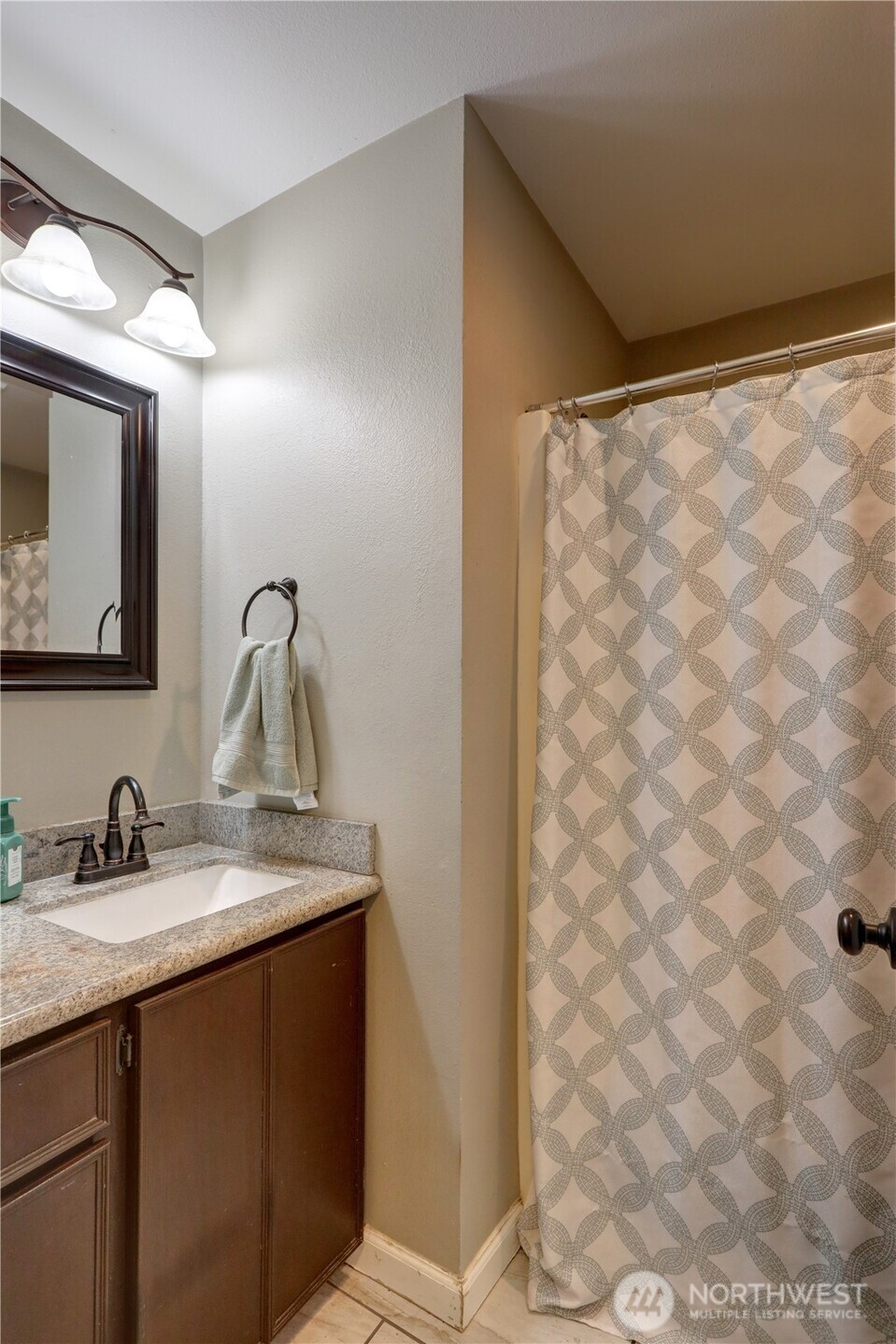 18005 Iris Place Property Photo 11
