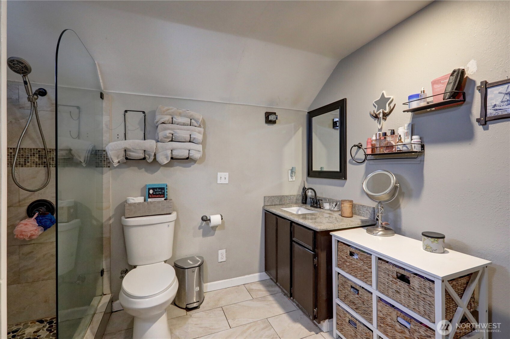 18005 Iris Place Property Photo 14