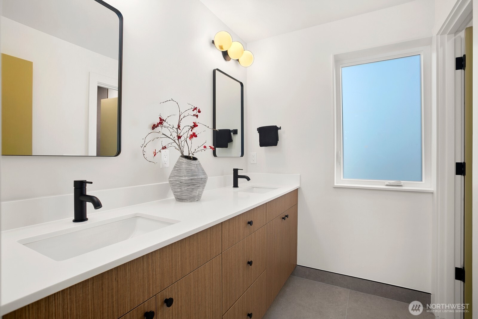 5053 35th Avenue B Property Photo 17