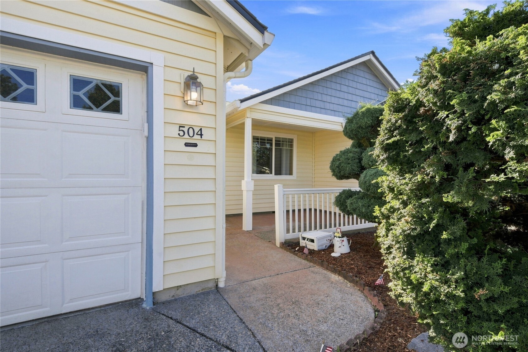 504 N Lark Drive Property Photo 2