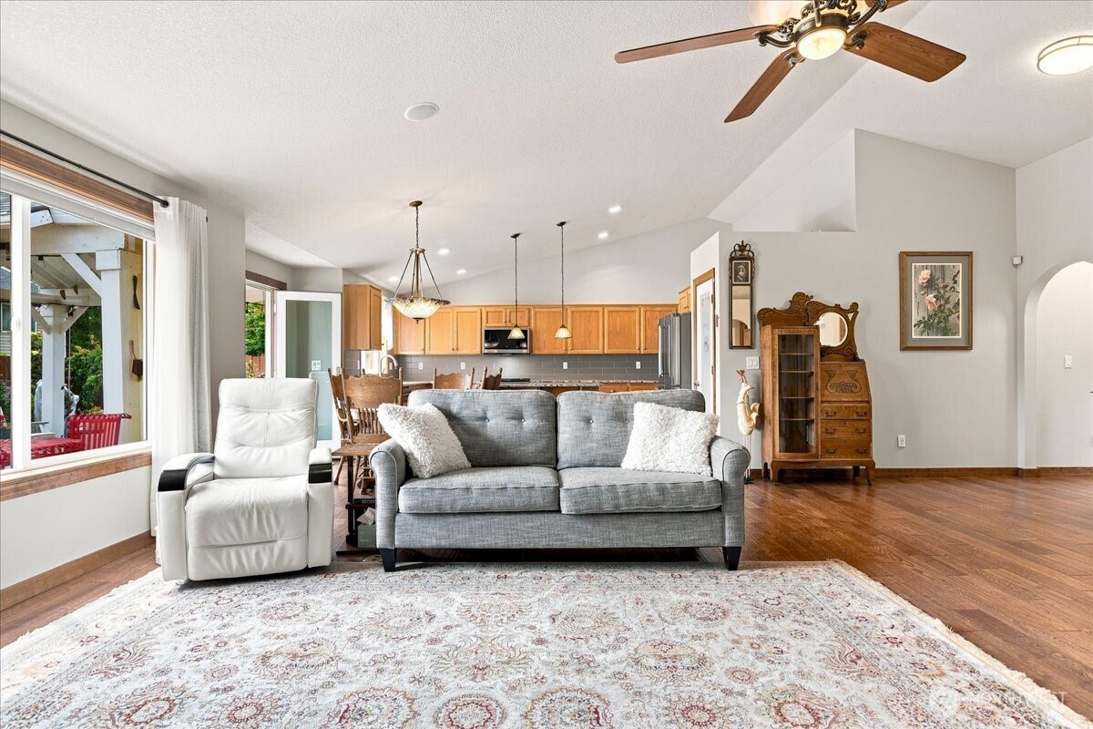 504 N Lark Drive Property Photo 10