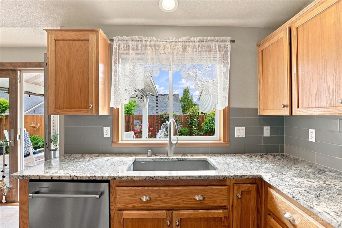 504 N Lark Drive Property Photo 13