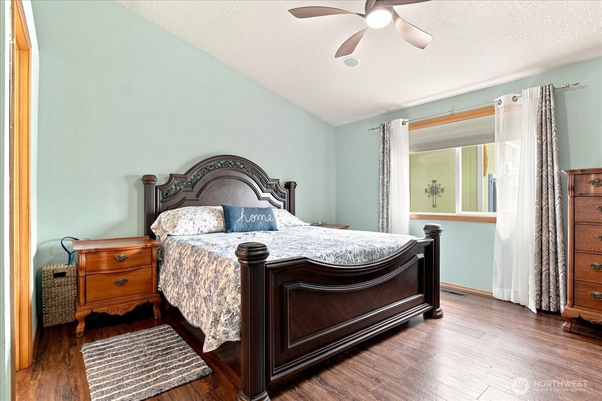 504 N Lark Drive Property Photo 17