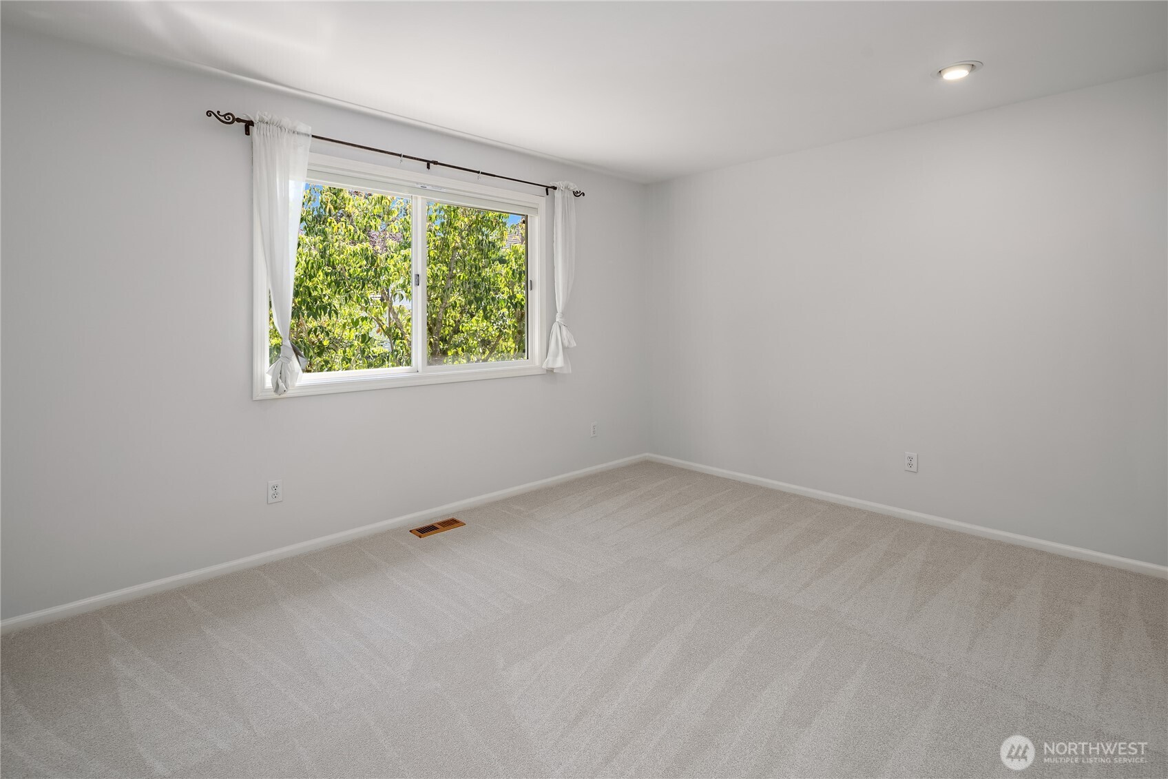 22525 Se 46th Place Property Photo 24