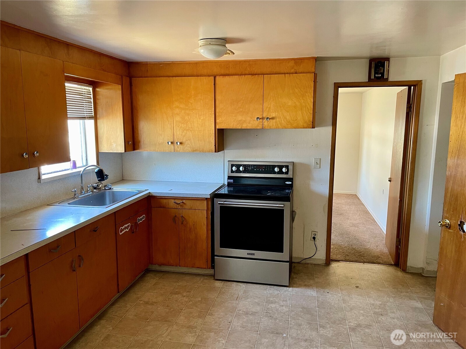 9058 Wallingford Avenue Property Photo 7