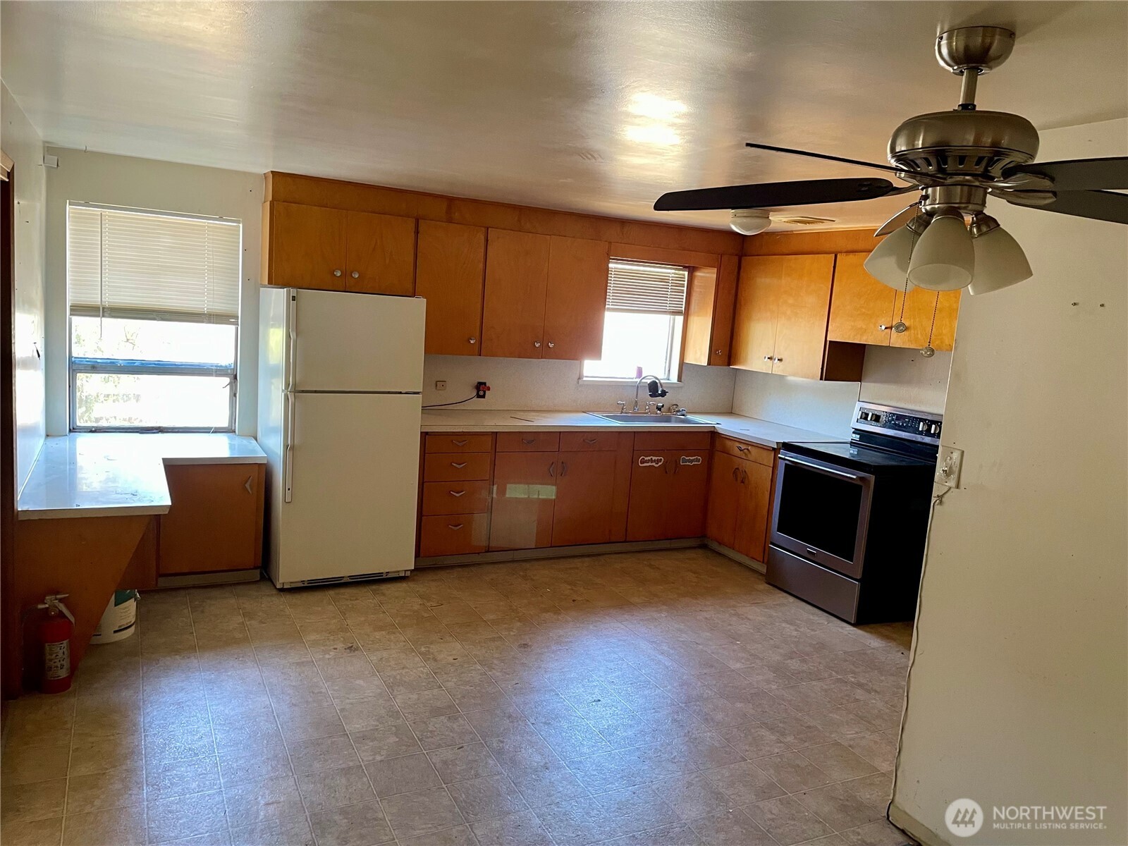 9058 Wallingford Avenue Property Photo 8