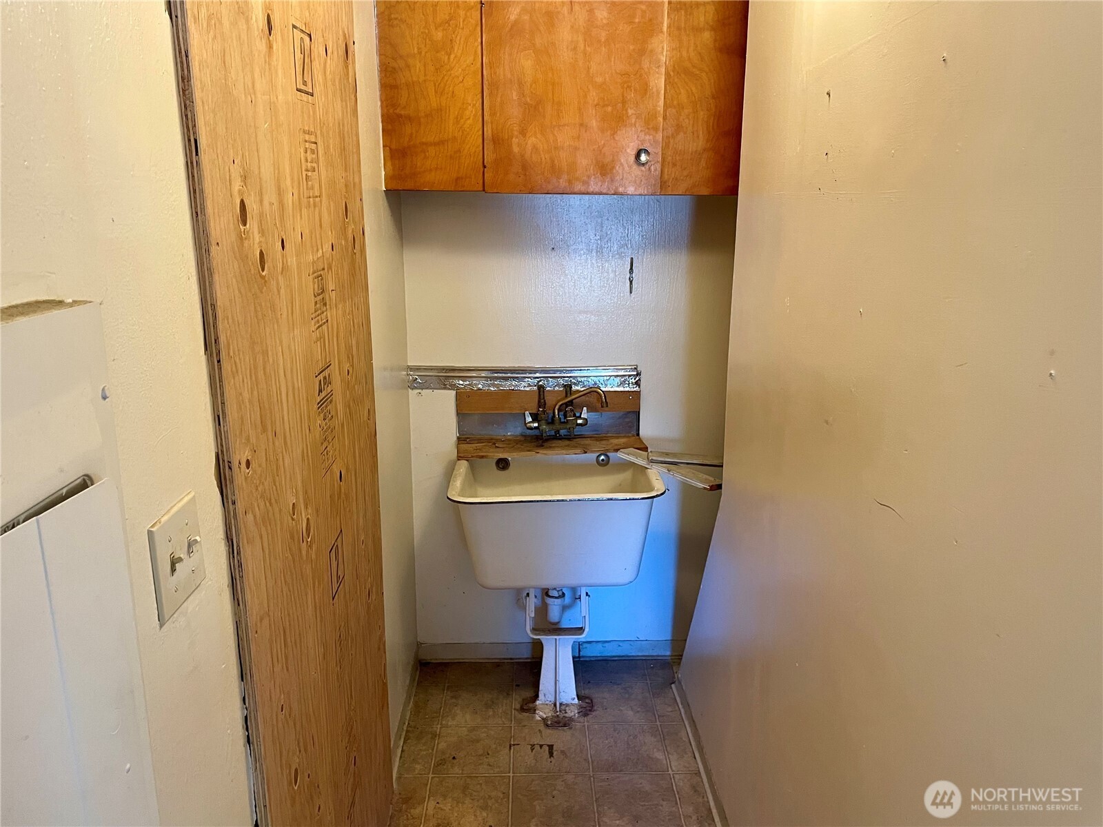 9058 Wallingford Avenue Property Photo 9