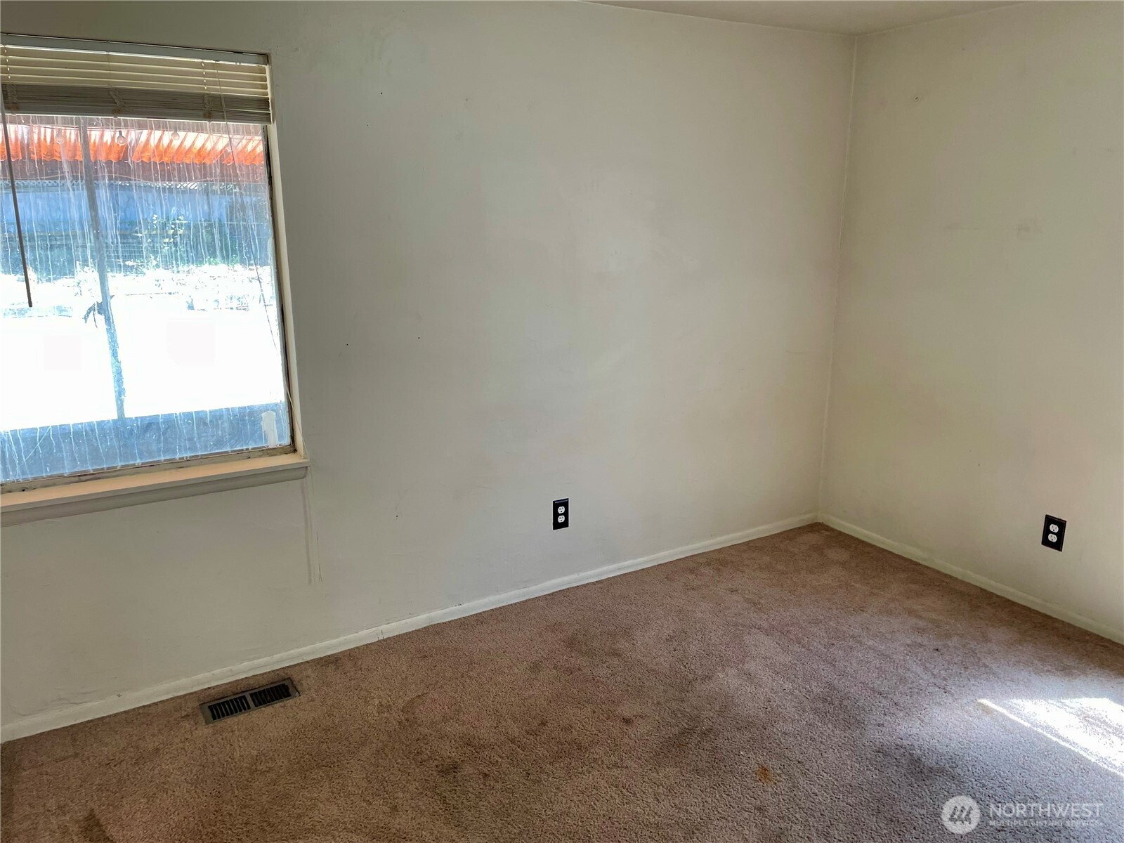 9058 Wallingford Avenue Property Photo 11
