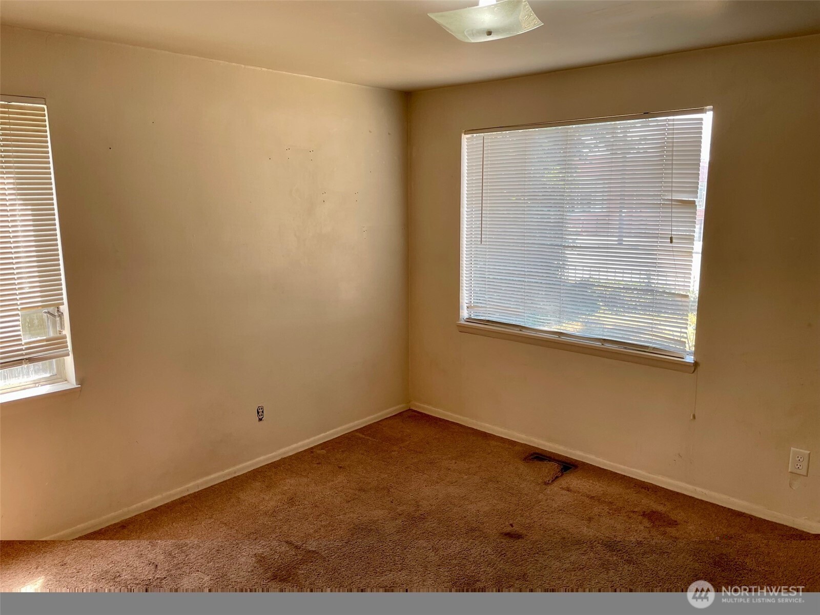 9058 Wallingford Avenue Property Photo 14