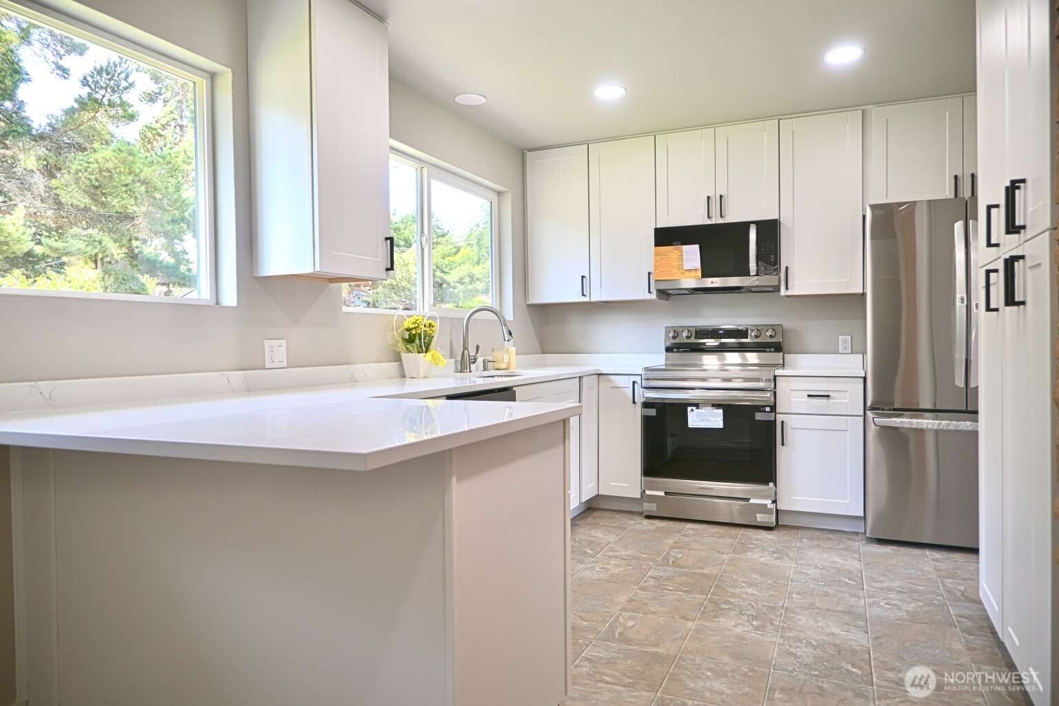 1012 Campbell Avenue Property Photo 4