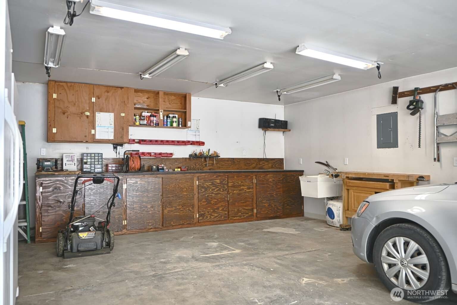 1012 Campbell Avenue Property Photo 32