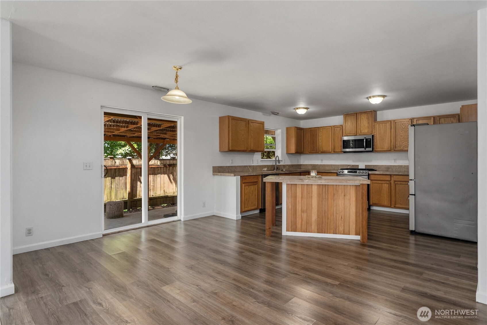 19514 104th Avenue Property Photo 4