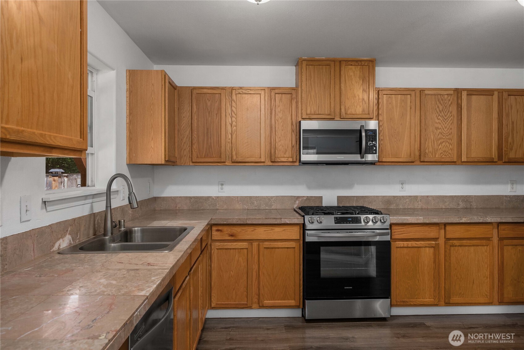 19514 104th Avenue Property Photo 6