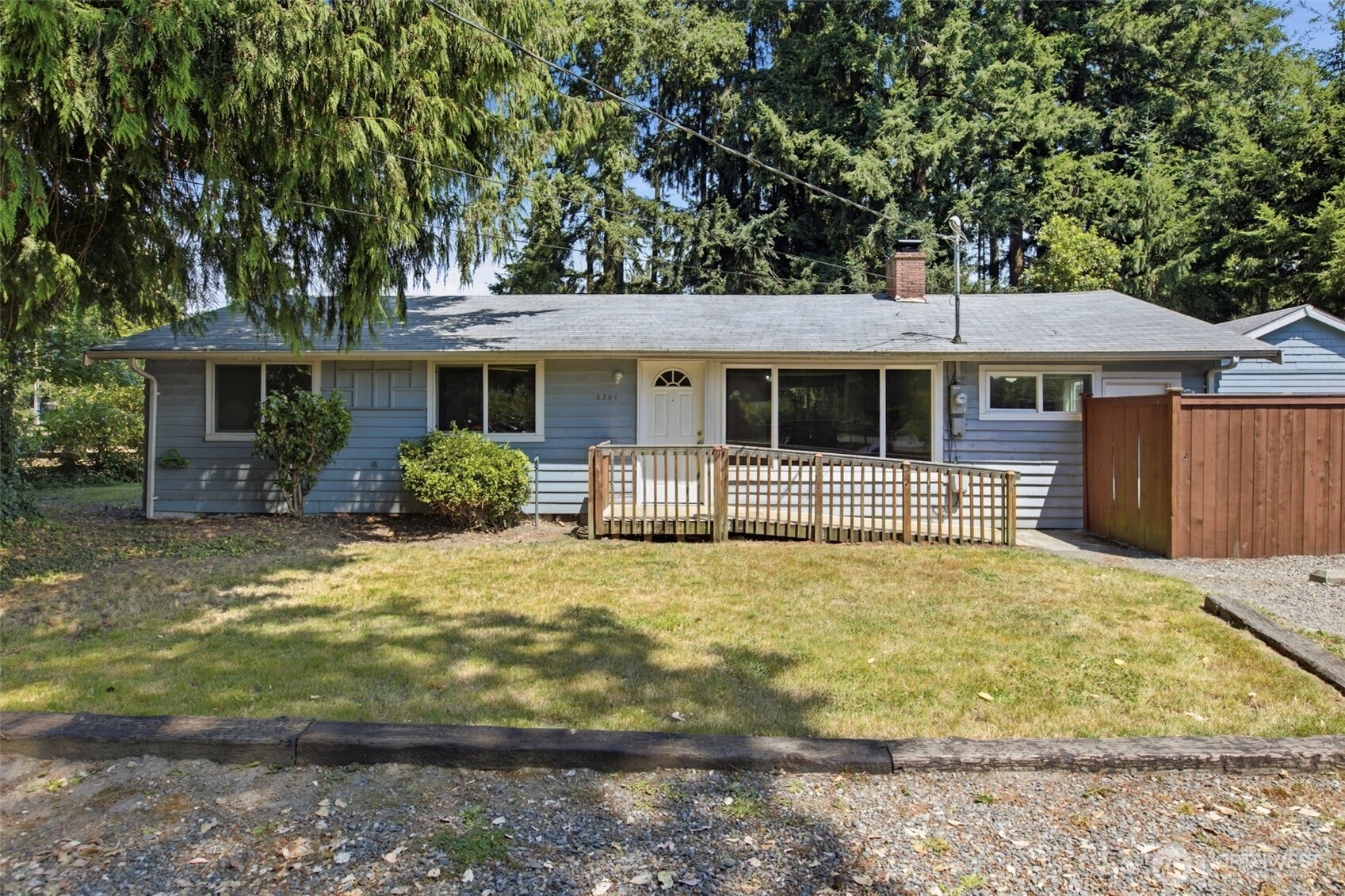 6201 44th Avenue Property Photo 3