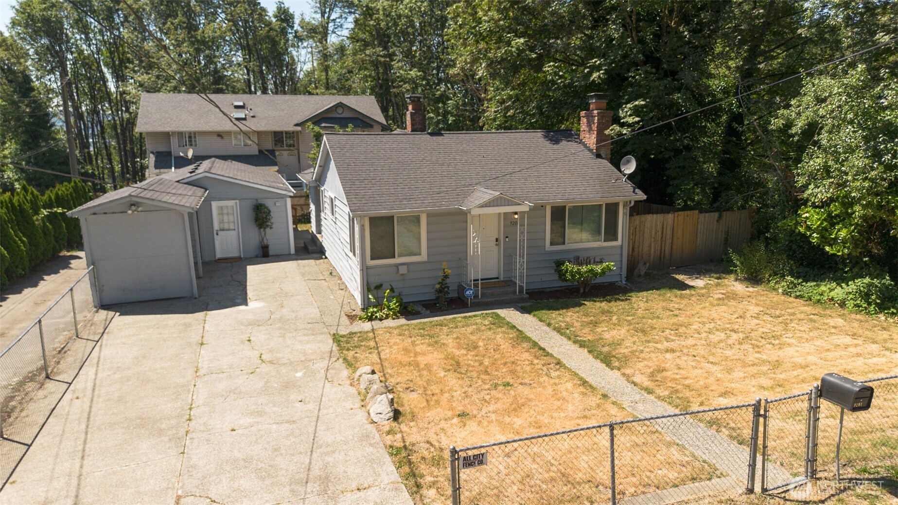 9201 36 Avenue Property Photo 2