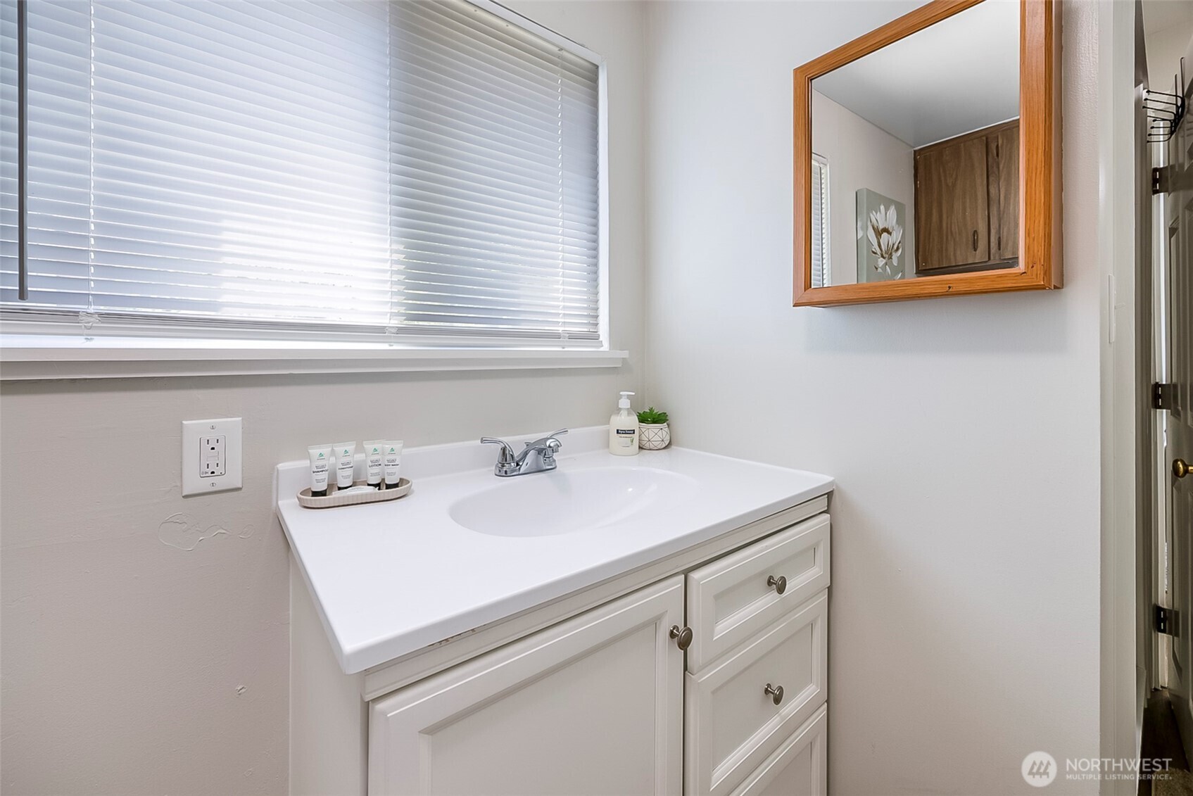 9201 36 Avenue Property Photo 13