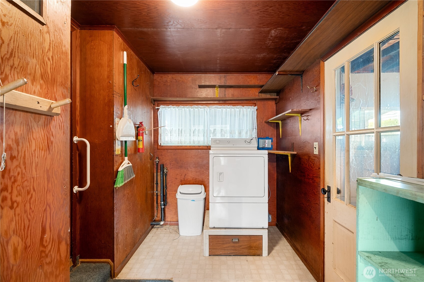 912 & 908 3rd Street Property Photo 14