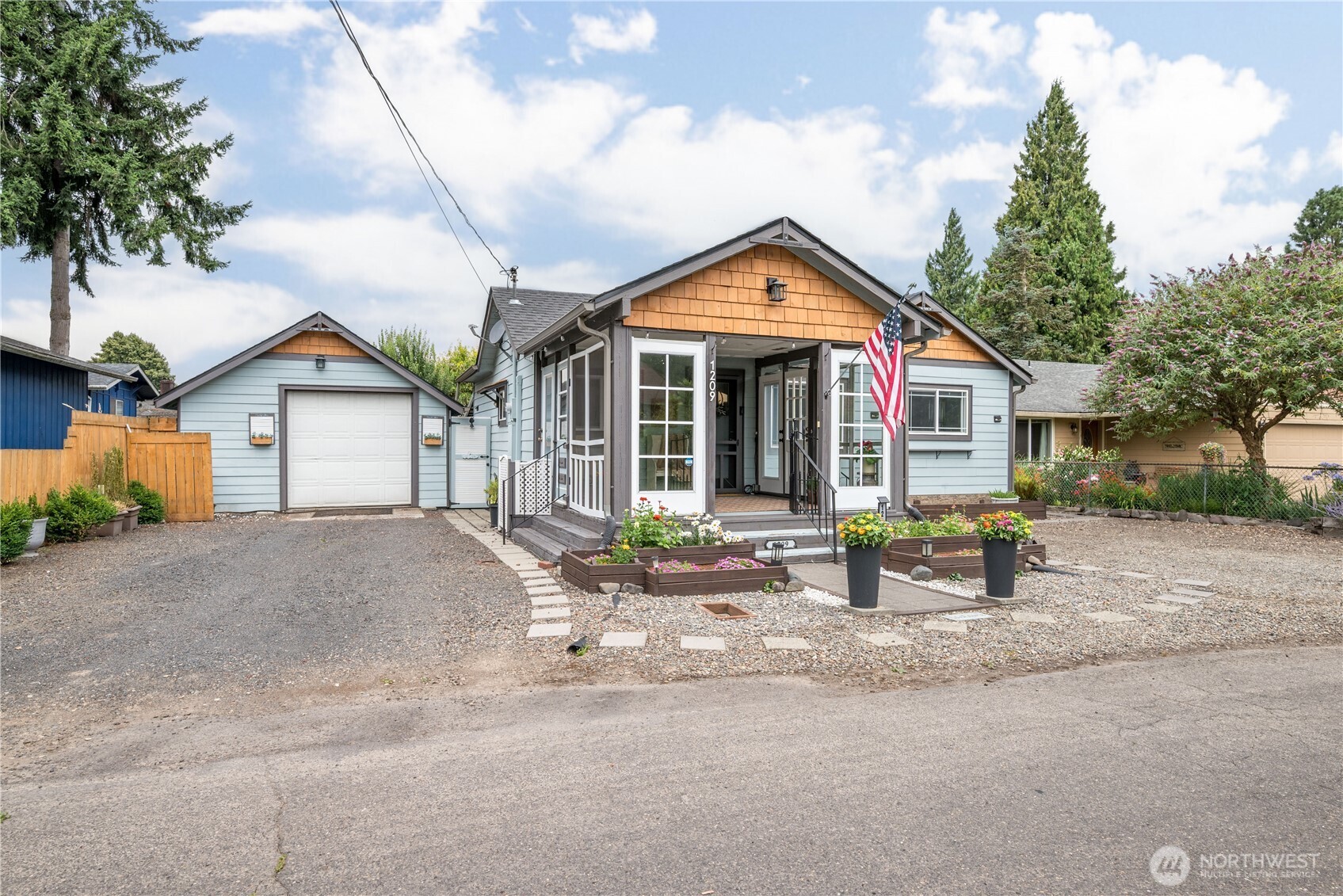 1209 S 11th Avenue Property Photo 2