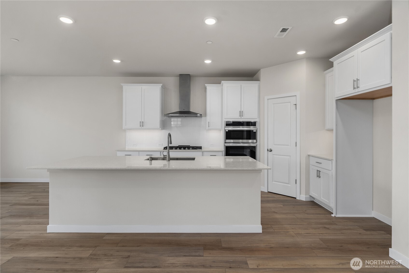 3943 Flat Top Drive Property Photo 6