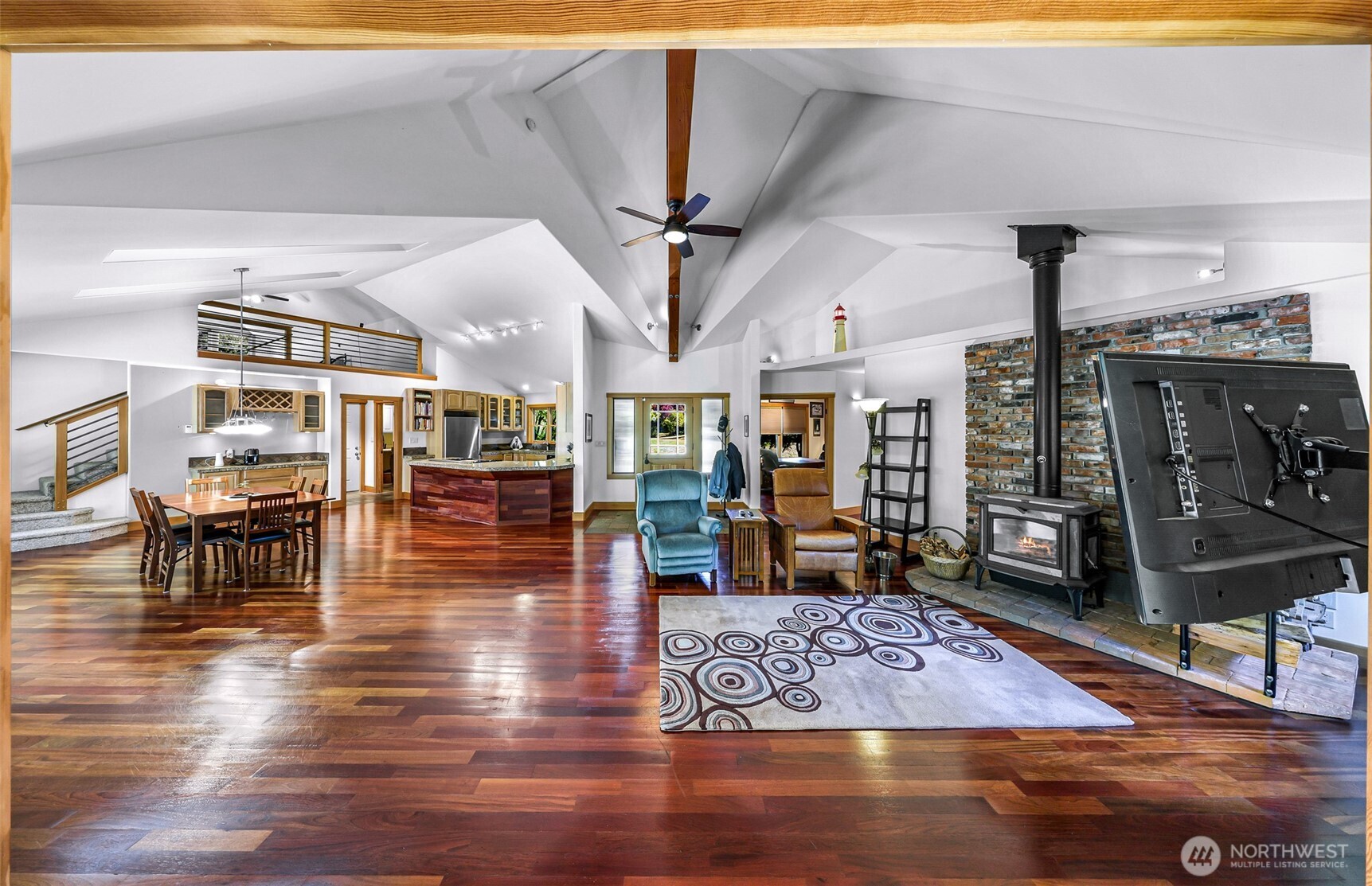 6701 Holst Road Property Photo 4