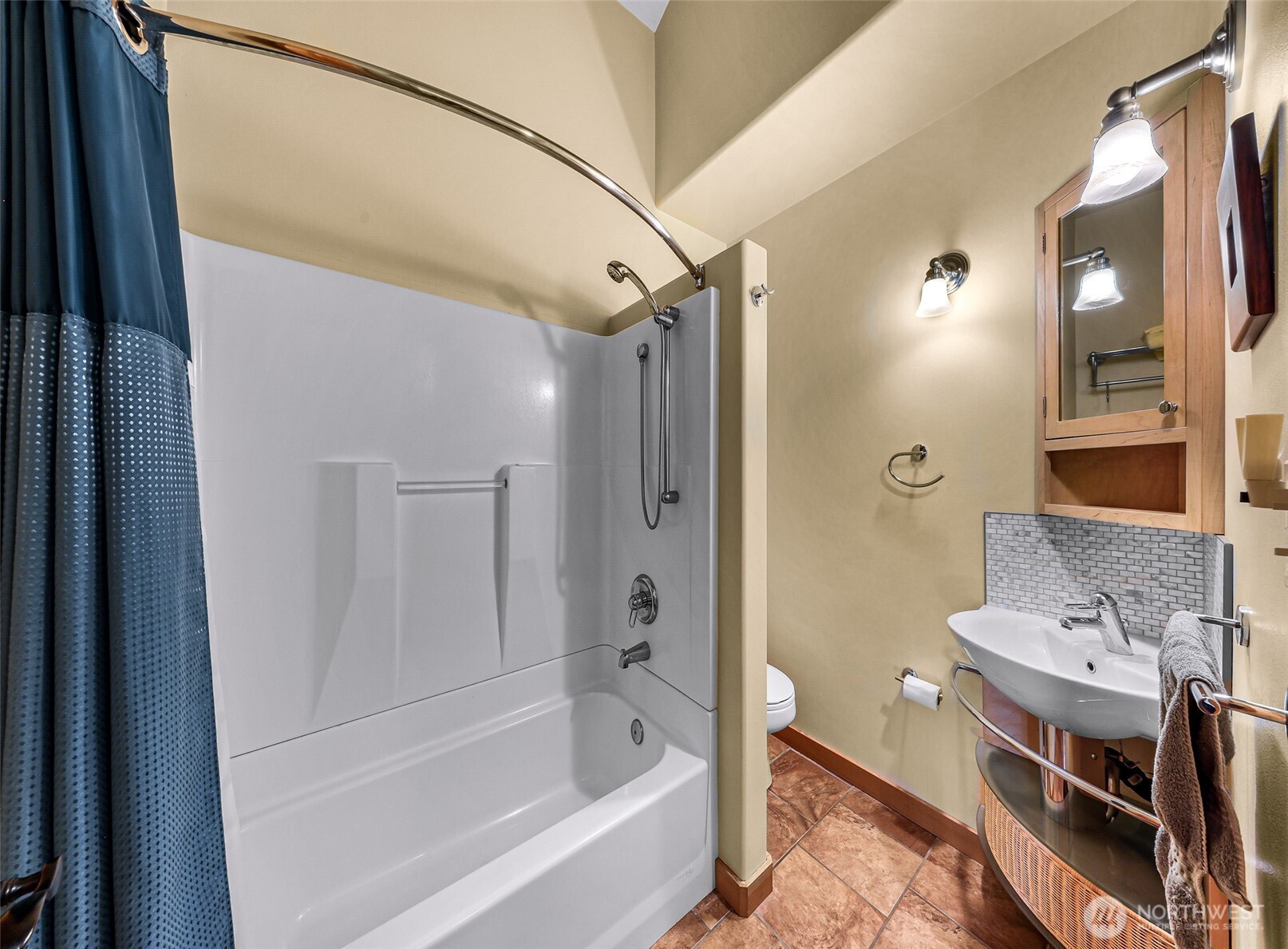 6701 Holst Road Property Photo 14