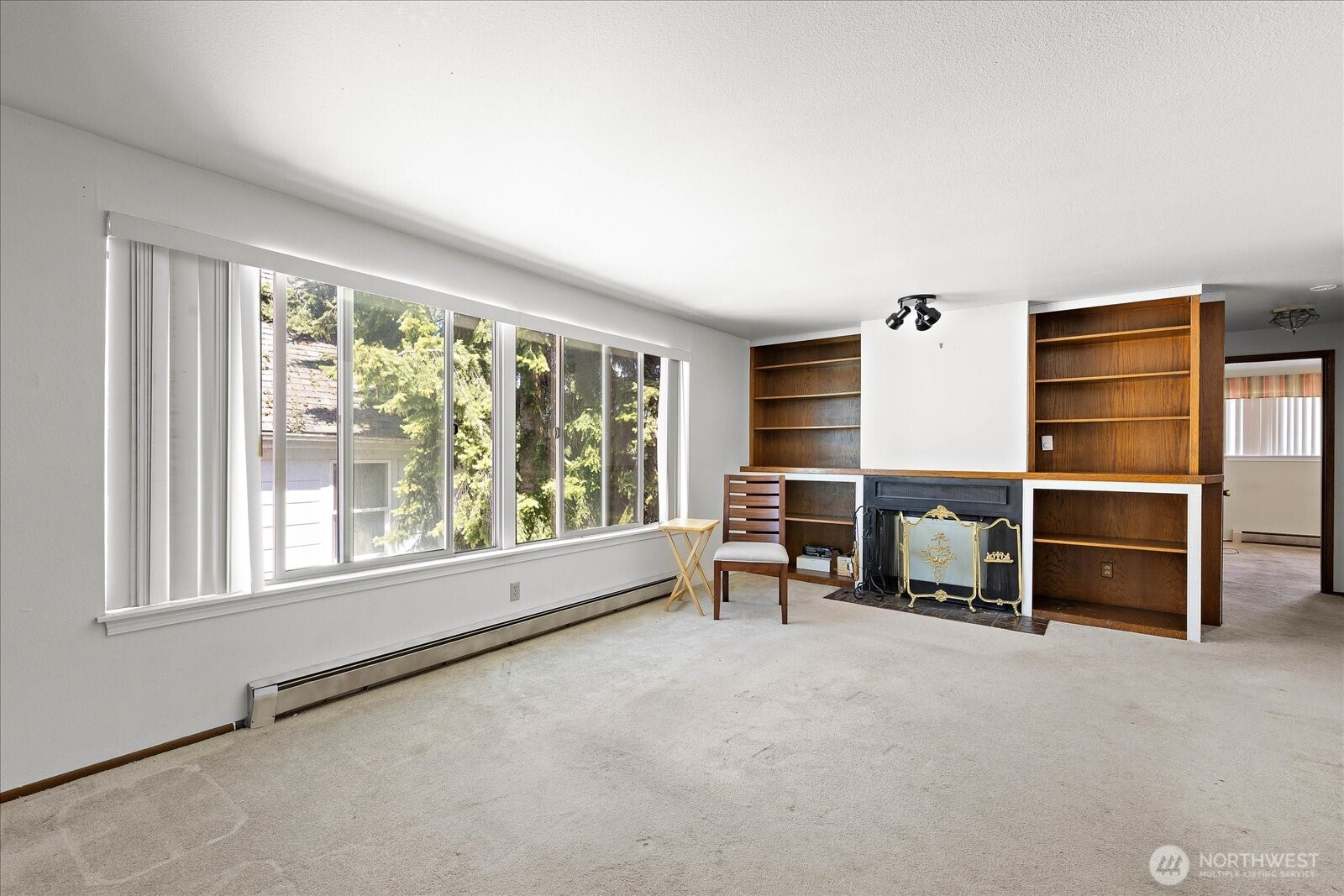 3209 Hoyt Avenue 302 Property Photo 4