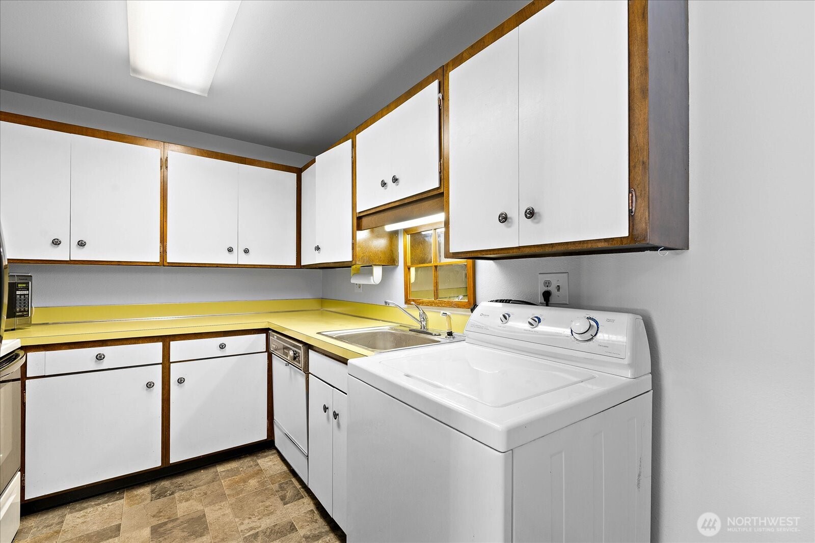 3209 Hoyt Avenue 302 Property Photo 8
