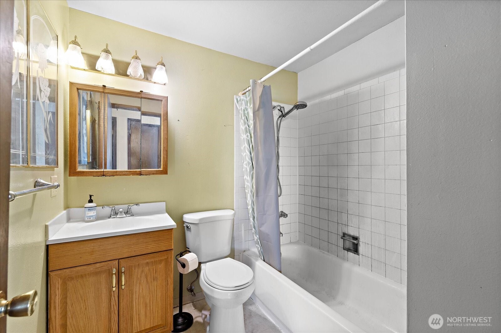 3209 Hoyt Avenue 302 Property Photo 12